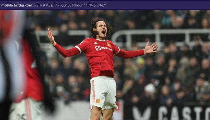 Stiker Manchester United, Edinson Cavani, mencetak gol ke gawang Newcastle United di St James' Park untuk melakoni laga pekan ke-19 Liga Inggris 2021-2022 pada Senin (27/12/2021) waktu setempat atau Selasa mulai pukul 03.00 WIB.