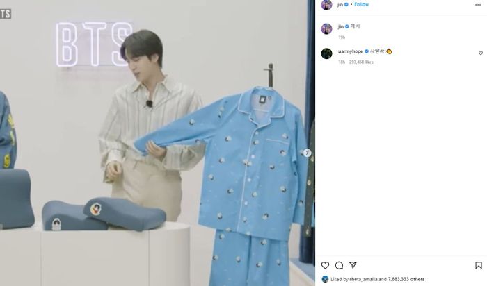 Jin mempromosikan merchandise piyamanya di Instagram