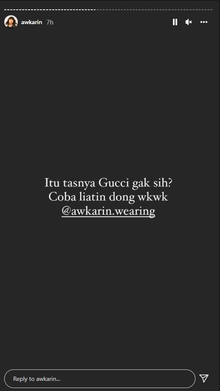 Awkarin beri sindiran pedas pada ibunda Gaga Muhammad yang mengaku tak punya uang untuk membayar ganti rugi, namun justru terpergok mengenakan tas branded 
