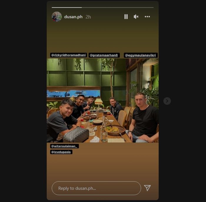 Dusan Bogdanovic saat sesi makan bersama Egy Maulana Vikri, Witan Sulaeman, Rizky Ridho, dan Pratama Arhan (7/1/2022). 