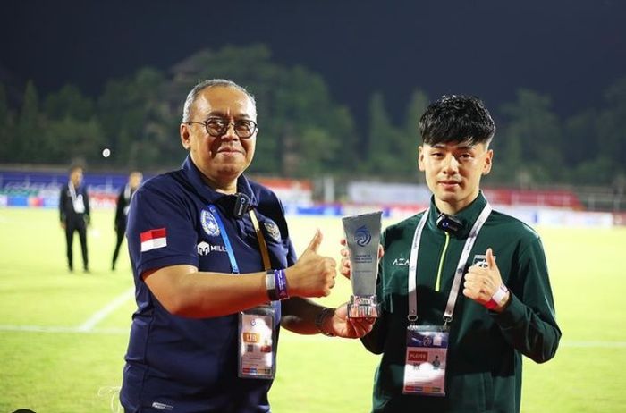 Taisei Marukawa menerima penghargaan Pemain Terbaik Liga 1 Bulan Desember 2021.