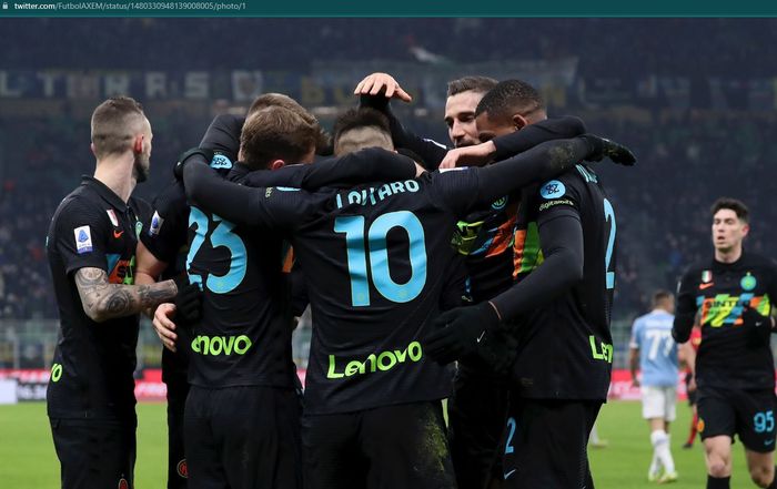 Inter Milan sukses memecundangi Lazio dengan skor 2-1 pada laga pekan ke-21 Liga Italia 2021-2022.