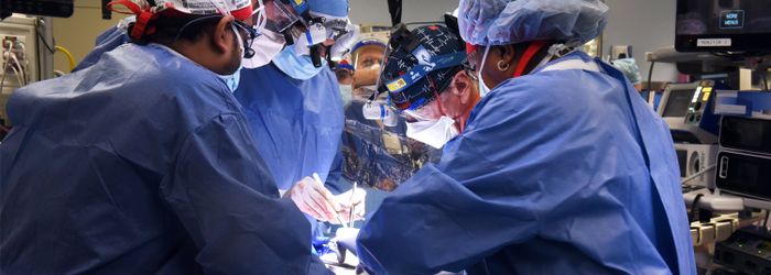 Operasi bersejarah itu dilakukan oleh Fakultas Kedokteran University of Maryland School of Medicine (UMSOM) di University of Maryland Medical Center (UMMC).