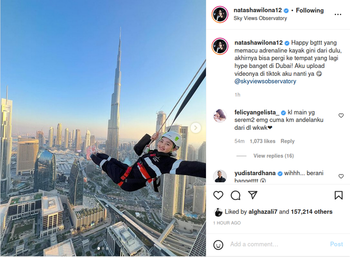 Pajang momen liburan di luar negeri, Natasha Wilona pamer berayun di puncak gedung pencakar langit sampai banjir komentar.