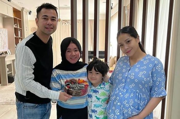 Mbak Lala bersama keluarga Raffi Ahmad