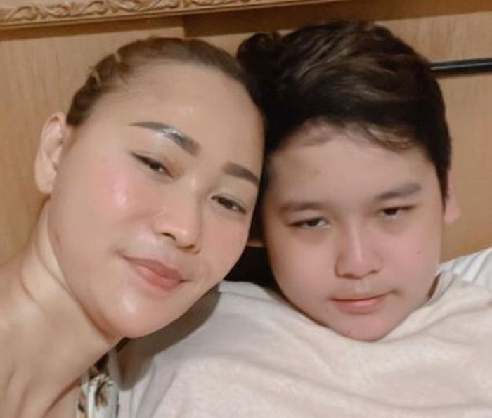 Inul dan putra semata wayangnya, Yusuf Ivander Damares