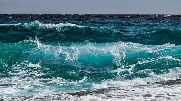 Suhu laut memanas akibat perubahan iklim.