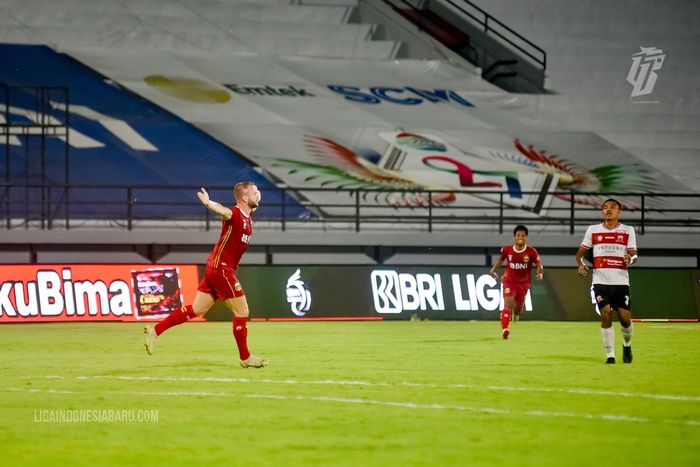 Melvin Platje pada laga Bhayangkara FC vs Madura United pada pekan ke-19 Liga 1 2021-2022.