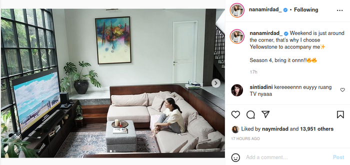 Bernuansa unik dengan penampakkanm mewah, ternyata ini penampakkan ruang TV di rumah artis Nana Mirdad dan Andrew White.