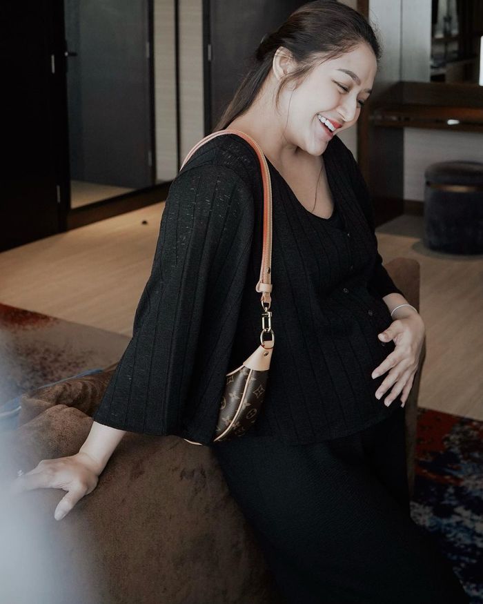 Potret Siti Badriah saat hamil yang semakin cantik dan menawan.