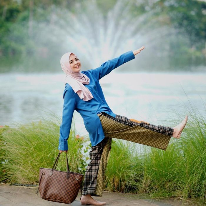 Referensi OOTD Hijab ala Risty Tagor.