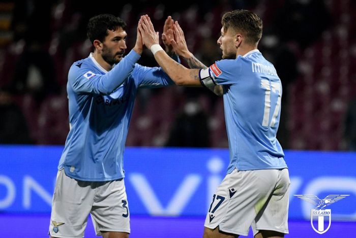 Striker Lazio, Ciro Immobile, merayakan gol ke gawang Salernitana dalam laga Liga Italia di Stadion Arechi, Sabtu (15/1/2022).