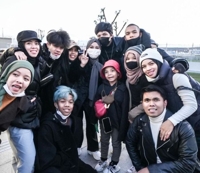 Potret kedekatan Aurel dengan 10 adik Atta Halilintar 