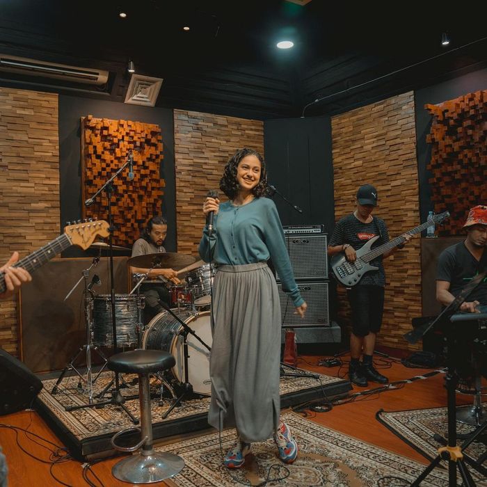 OOTD modis ala Asila Maisa, putri semata wayang presenter Ramzi.