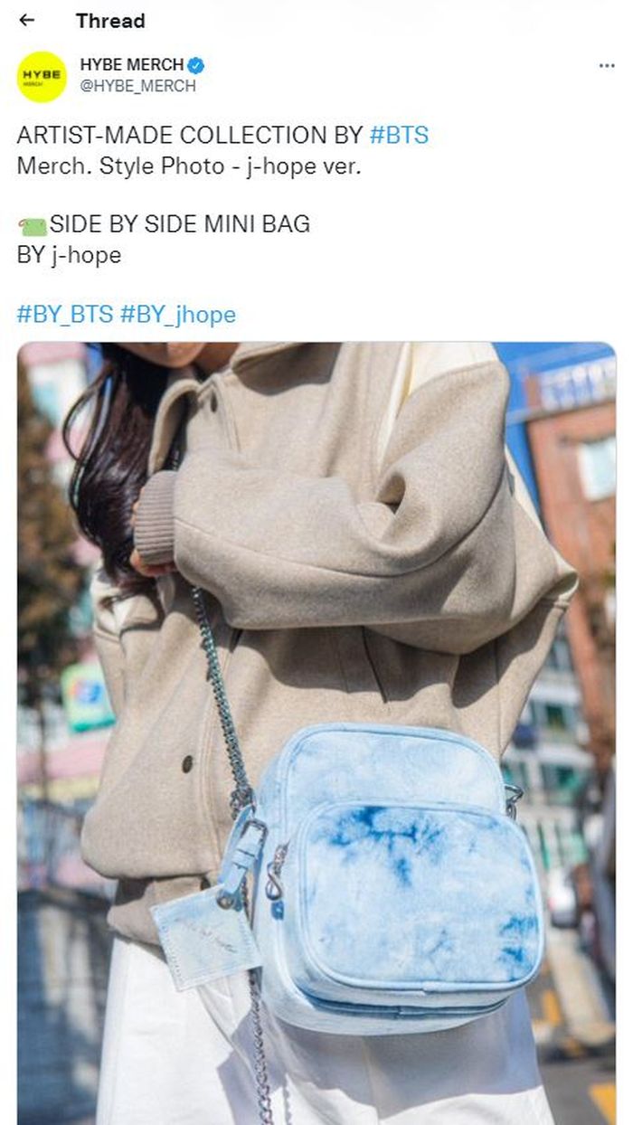 Mini bag berwarna biru muda merupakan bagian dari Artist Made Collection versi J-Hope BTS 