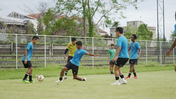 Timnas Indonesia menjalani sesi latihan di Bali, Kamis (20/1/2022)