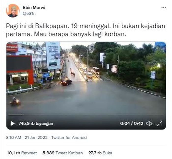 Detik-detik kecelakaan yang terekam CCTV