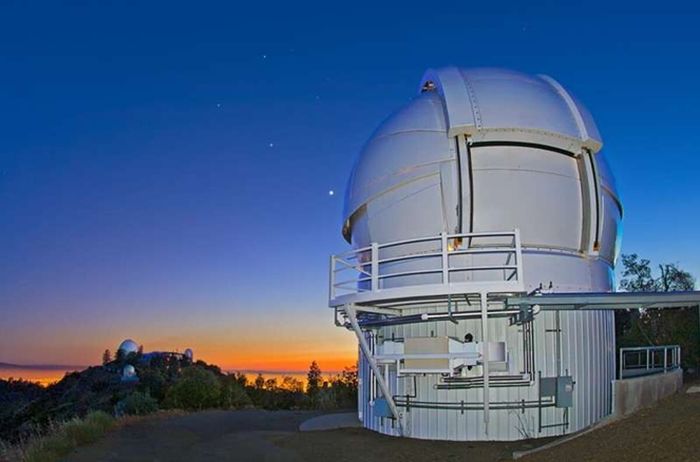 Pencari Planet Otomatis Lick Observatory, digunakan untuk membantu menghitung massa dan orbit planet baru.