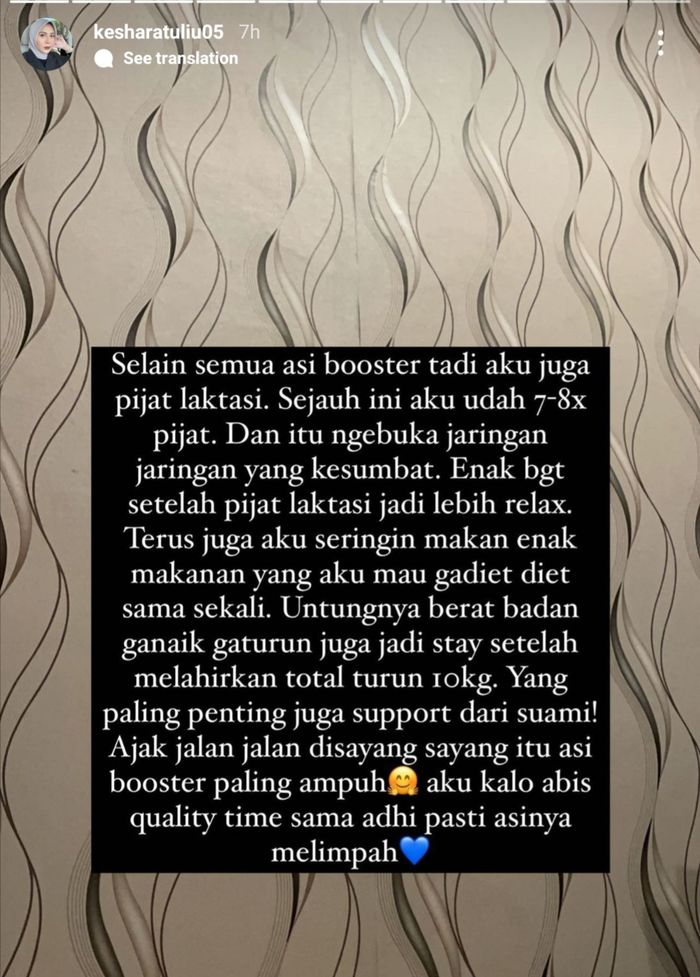 Unggahan Kesha Ratuliu yang melakukan pijat laktasi untuk melancarkan produksi ASI.