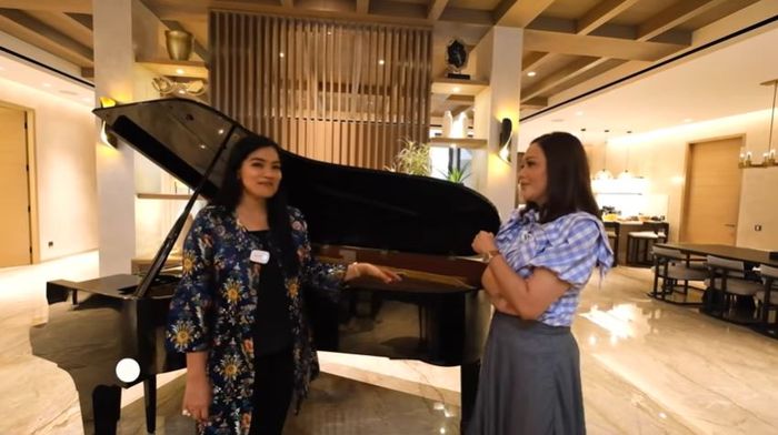 Mewahnya piano di rumah Maia Estianty