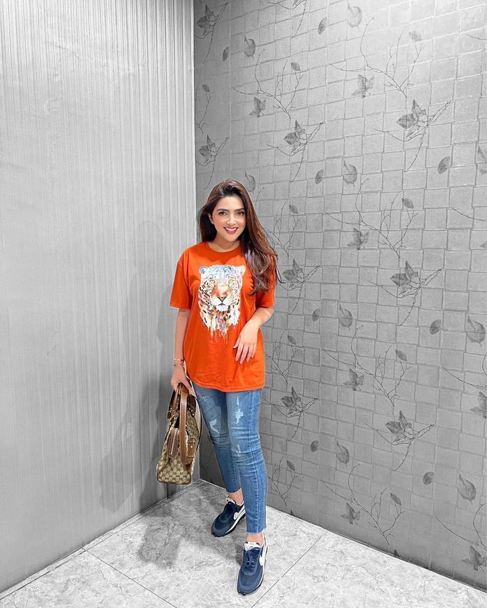 OOTD modis ala Ashanty yang tak kalah dari ABG.