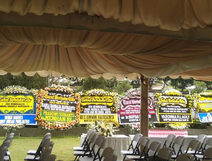 Anak Nurul Arifin, Maura Magnalia Madyaratri, dikebumikan di pemakaman San Diego Hills, Karawang, Jawa Barat, Rabu (26/1/2022).