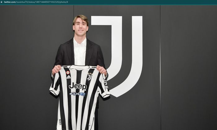 Dusan Vlahovic resmi berseragam Juventus dan bakal memilih nomor punggung tujuh warisan Cristiano Ronaldo.