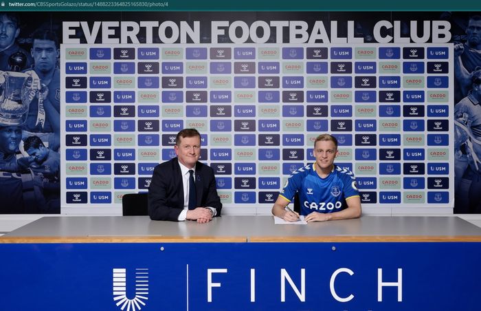 Donny van de Beek berstatus pemain pinjaman selama berada di Everton hingga musim 2021-2022 berakhir.