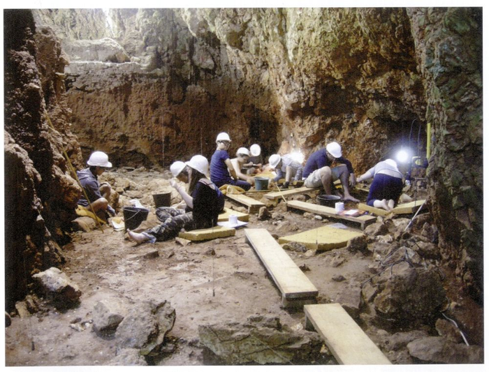 Penggalian di Gua Lazaret, Prancis.