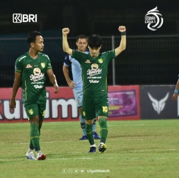 Taisei Marukawa usai menjebol gawang Persela Lamongan dalam pekan ke-24 Liga 1 2021-2022 di Stadion Gelora Ngurah Rai, Denpasar, Bali, Kamis (10/2/2022). 