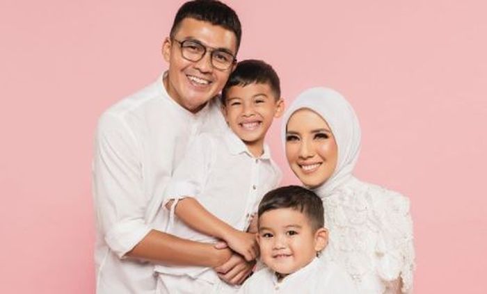 Keluarga Tya Ariestya.