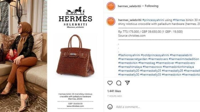 Syahrini dengan tas Hermes saat menunjukkan OOTD-nya. 