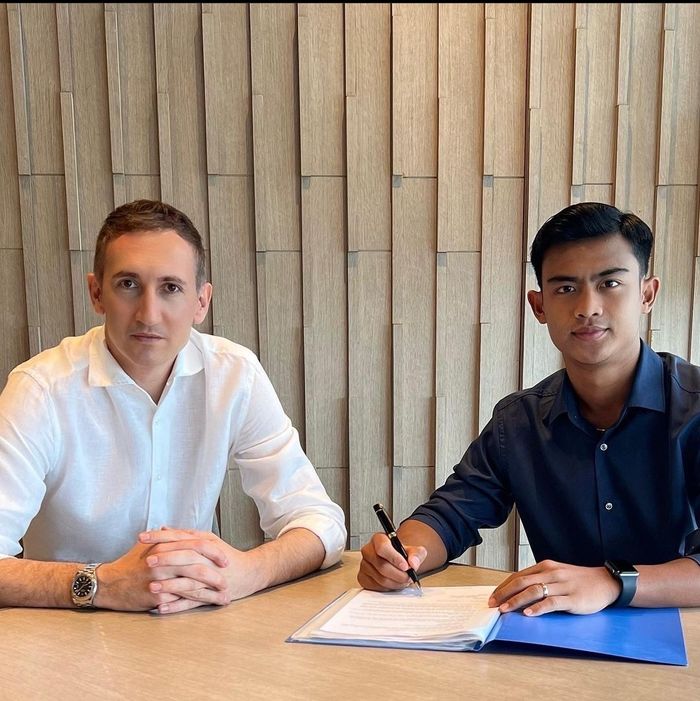 Pratama Arhan bersama agennya Dusan Bogdanovic 