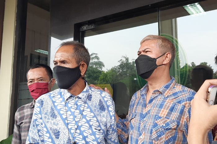 Benny Simanjuntak saat ditemui Grid.ID di kawasan Pengadilan Agama Jakarta Selatan, Kamis (17/2/2022).