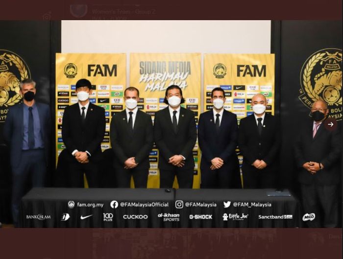 Pelatih timnas Malaysia, Kim Pan-gon akhirnya diperkenalkan ke publik  bersama Pau Marti Vicente (asisten pelatih), Cho Junho (pelatih kiper), Dr. Gokhan Kandemir (pelatih fisik) dan Lim Jaehun (Analis) pada Kamis (17/2/2022).