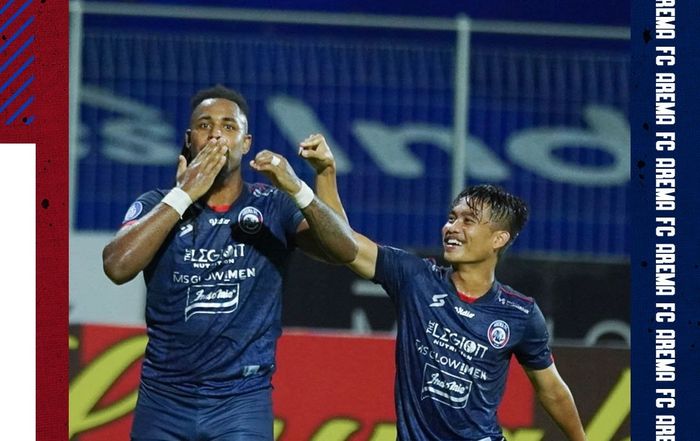 Striker Arema FC, Carlos Fortes, merayakan gol yang dicetaknya ke gawang Madura United pada pekan ke-26 Liga 1 2021-2022.