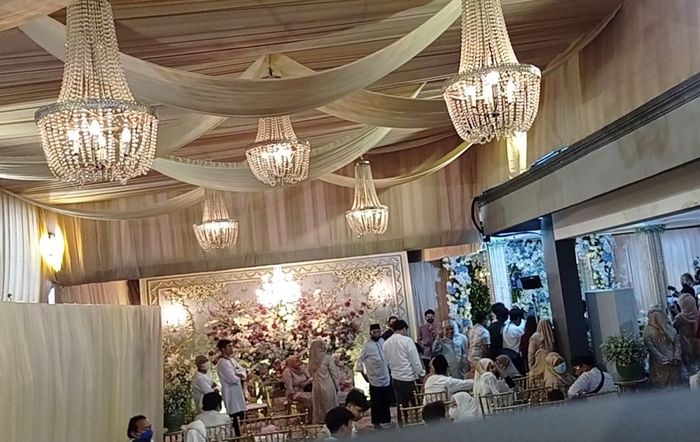 Adik Ayu Ting Ting menggelar siraman sebelum acara pernikahannya dengan Nanda