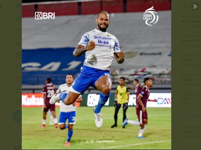 Striker Persib Bandung, David da Silva usai mencetak gol ke gawang PSM Makassar dalam lanjutan laga Liga 1 2021-2022 di Stadion Kapten I Wayan Dipta, Gianyar, Bali, Selasa (22/2/2022).