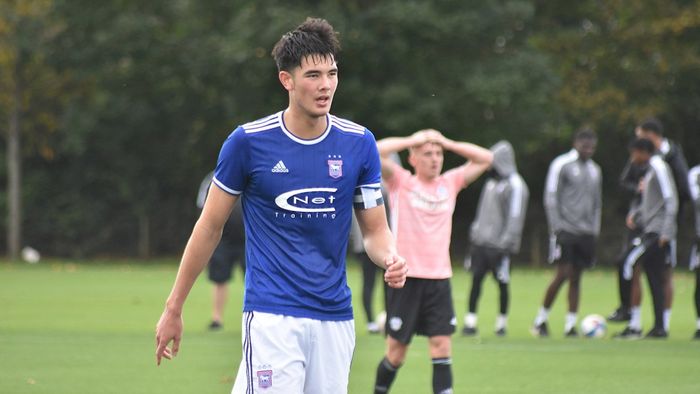 Pemain Indonesia, Elkan Baggott saat menjadi kapten bagi tim Ipswich Town U-23.