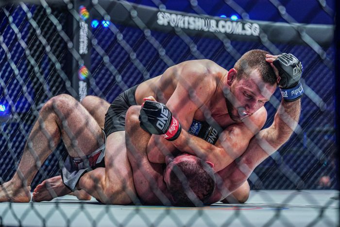 Reinier de Ridder mendominasi Kiamrian Abbasov pada ajang ONE Championship: Full Circle, Jumat (25/2/2022) di Singapura.