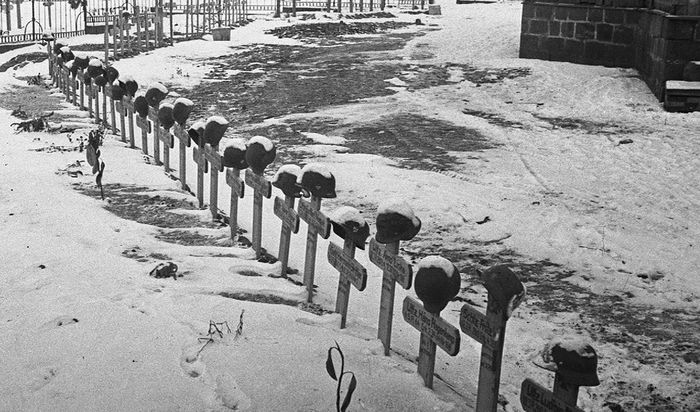 Pusara para korban pertempuran dahsyat di Stalingrad, Rusia.