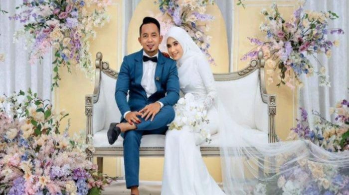 Kisah seorang pria menikahi kurir cantik