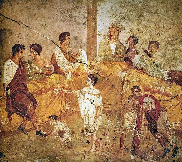 Dari lukisan di Pompeii ini terlihat penggunaan toga picta dalam acara pesta kemenangan.