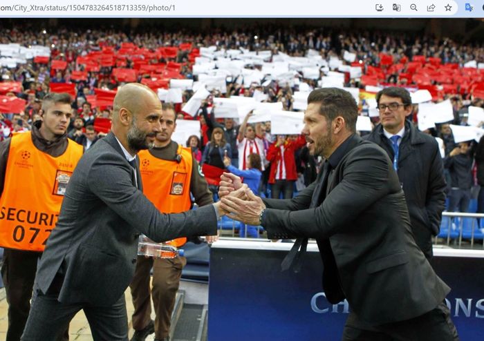 Pep Guardiola (kiri) dan Diego Simeone (kanan) saat bertemu pada babak semifinal Liga Champions 2015-2016.