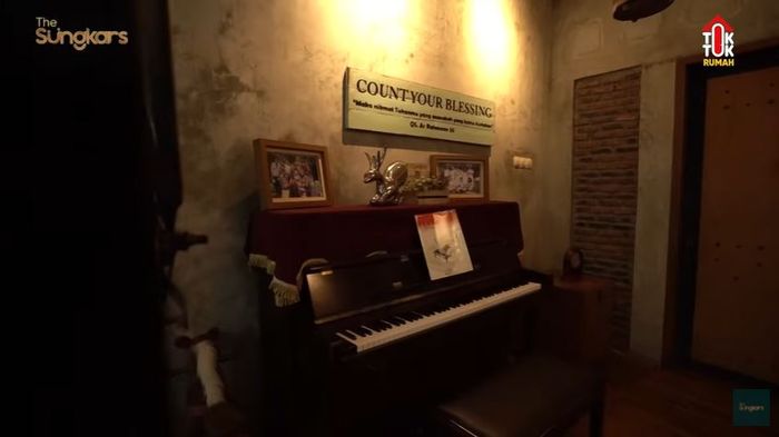 Ruangan bergaya vintage di rumah artis Zaskia Adya Mecca