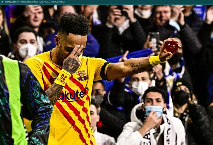 Selebrasi Pierre-Emerick Aubameyang usai menjebol gawang Real Madrid dengan menirukan gerakan dari karakter manga Dragon Ball Z, Son Goku.