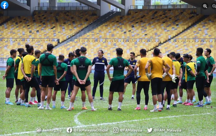 Pelatih Timnas Malaysia Kim Pan-gon (tengah) melecut skuadnya dengan menyatakan tak pantas ditekuk Timnas Indonesia dan seharusnya juara Piala AFF 2022.