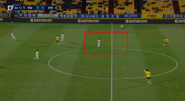 Asnawi Mangkualam menjadi pemain berposisi terdepan (striker) dalam laga Jeonnam Dragons vs Ansan Greeners (26/3/2022). 