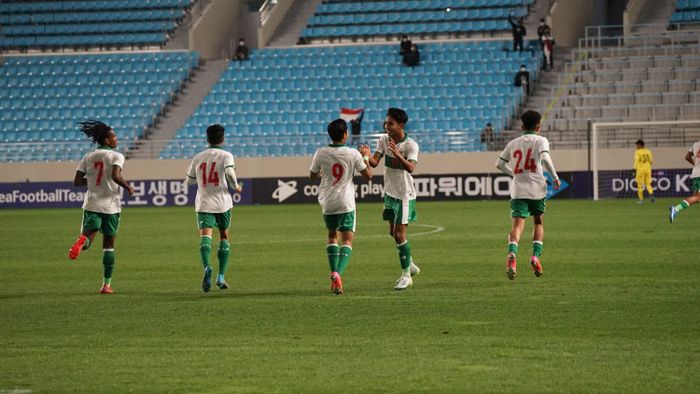 Marselino Ferdinan bersama timnas Indonesia U-19 dalam laga kontra Korea Selatan, Selasa (29/3/2022). 