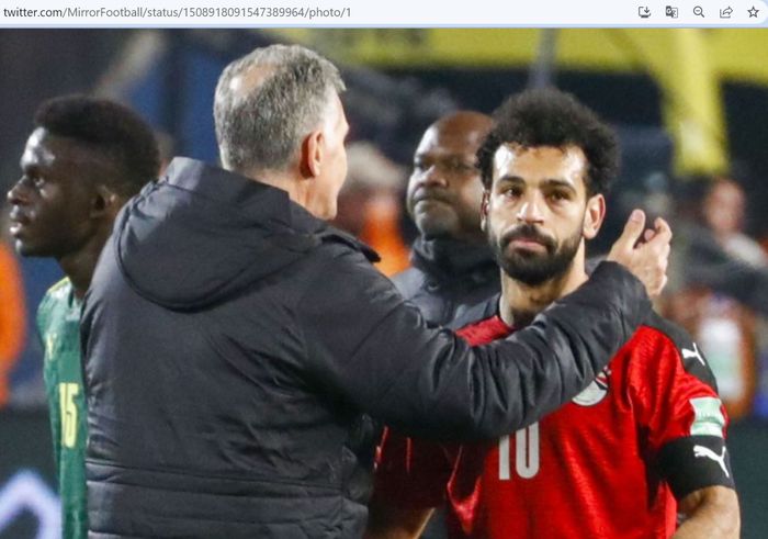 Mohamed Salah nampak kecewa usai gagal membawa timnas Mesir lolos ke Piala Dunia 2022 di Qatar.